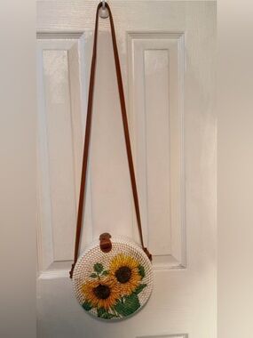 Brand New ~ Boutique Round Sunflower Crossbody Bag in White & Brown